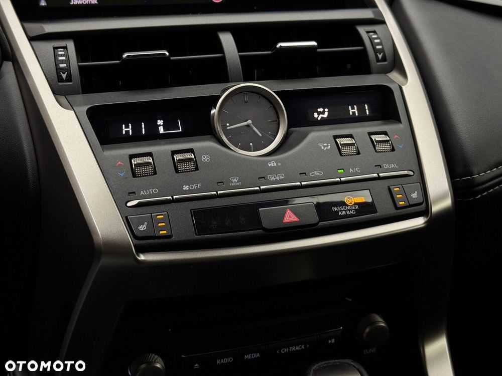 Lexus NX 300h Business Edition AWD - 24