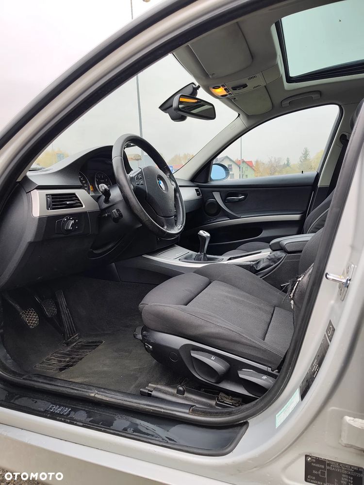 BMW Seria 3 318i - 8