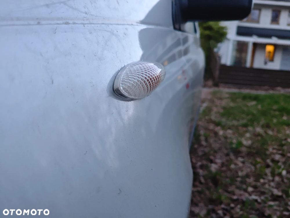 Toyota Yaris 1.0 Base - 32