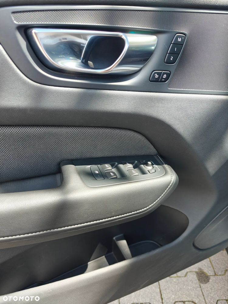 Volvo XC 60 T8 AWD Recharge Geartronic RDesign - 13