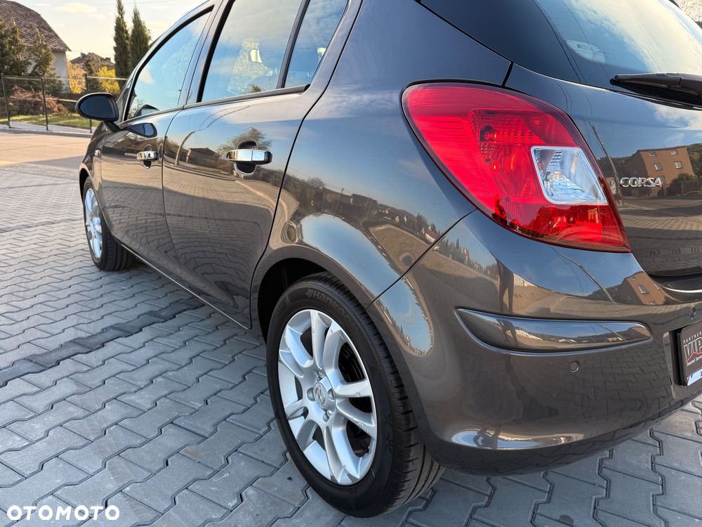 Opel Corsa 1.4 16V Cosmo - 18