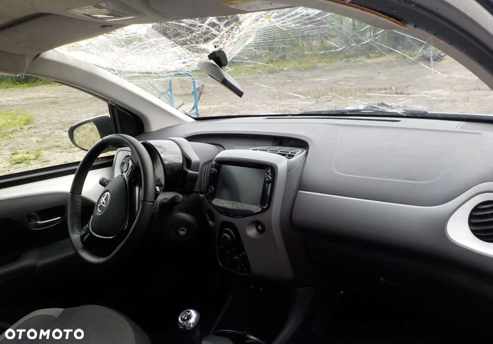 Toyota Aygo x-play - 13