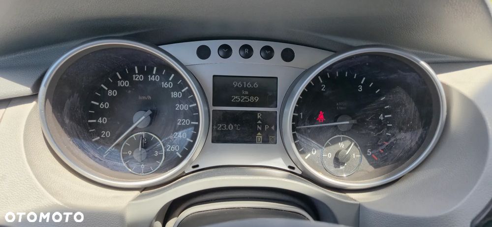 Mercedes-Benz Klasa R 350 CDI L 4Matic 7G-TRONIC DPF - 11