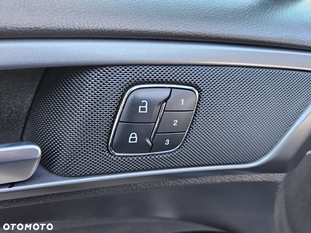 Ford Mondeo 2.0 TDCi Titanium PowerShift - 26