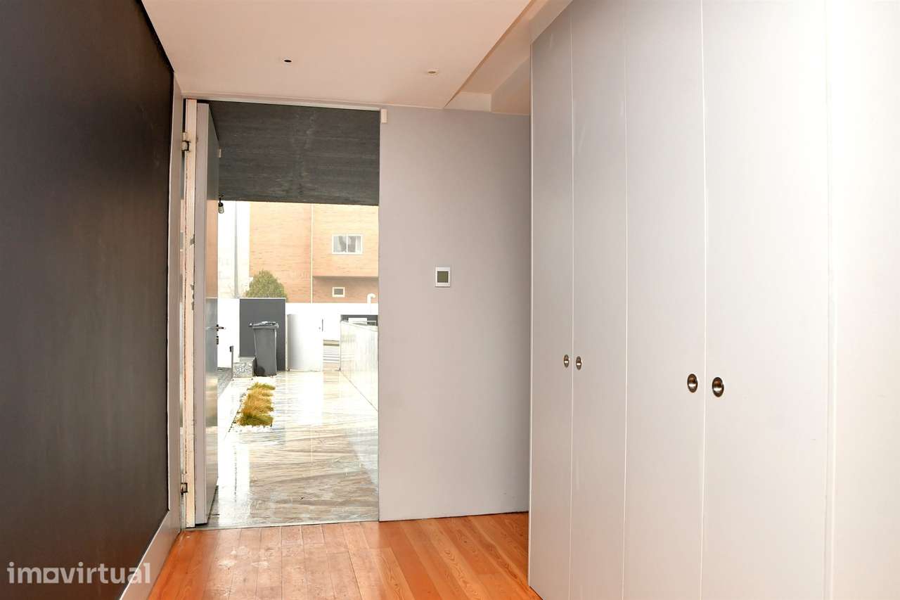 Moradia com 4 Suites jardim e piscina na Foz - Grande imagem: 2/60