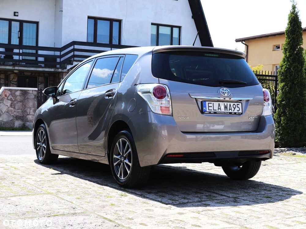 Toyota Verso 1.8 Premium - 8