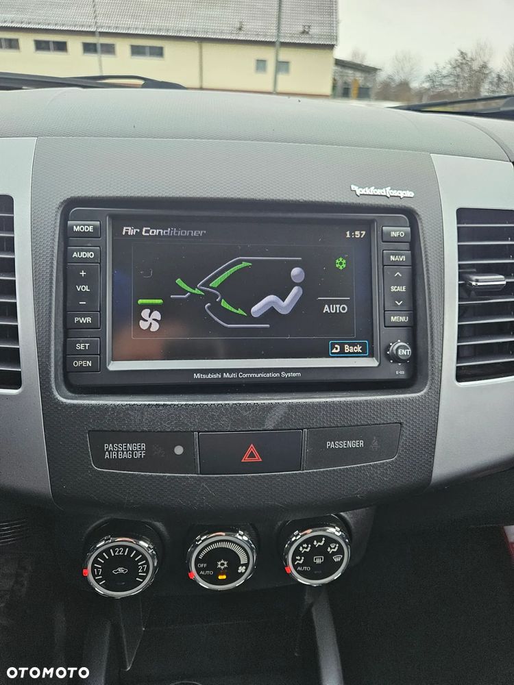 Mitsubishi Outlander - 25