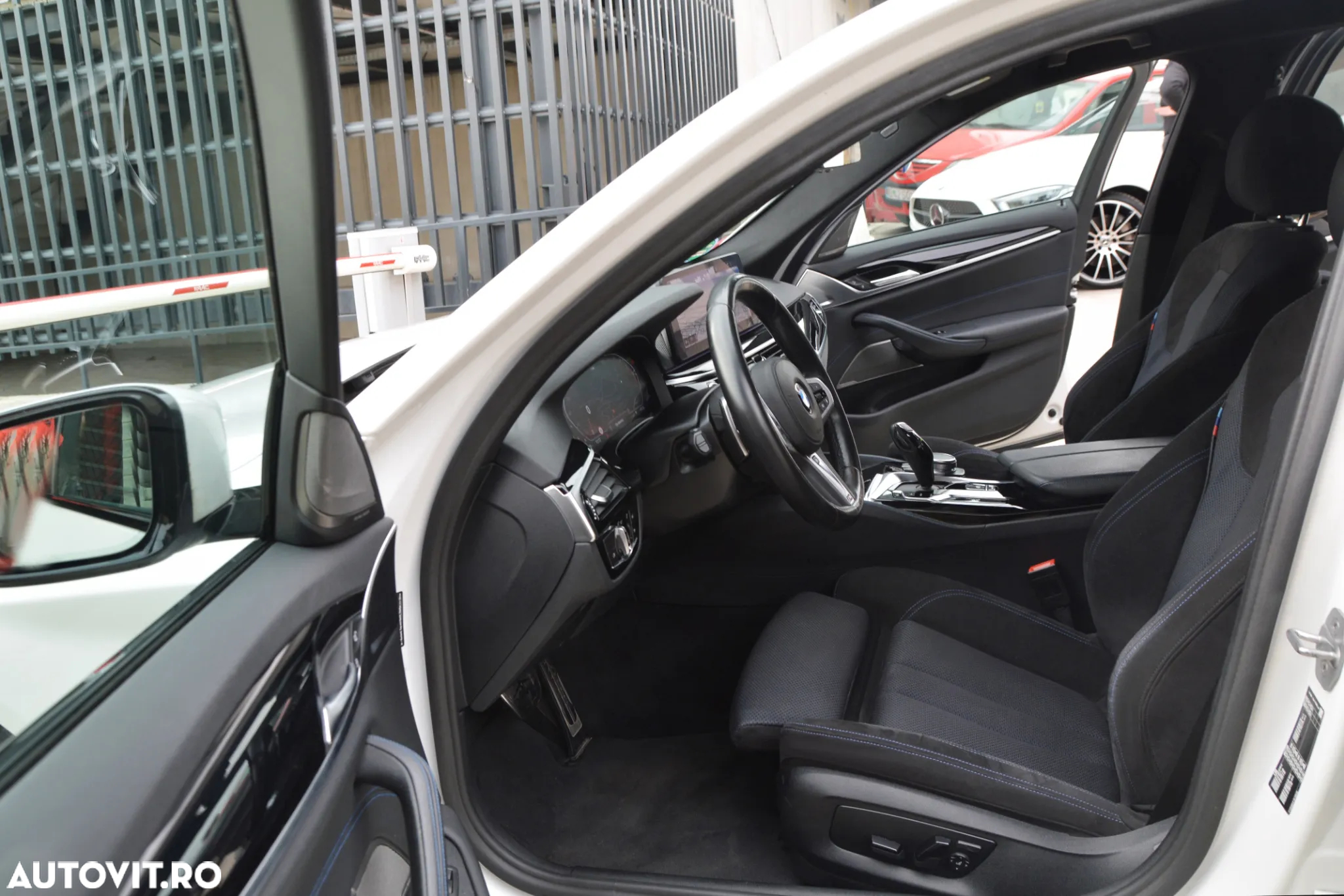 BMW Seria 5 530d AT MHEV - 11