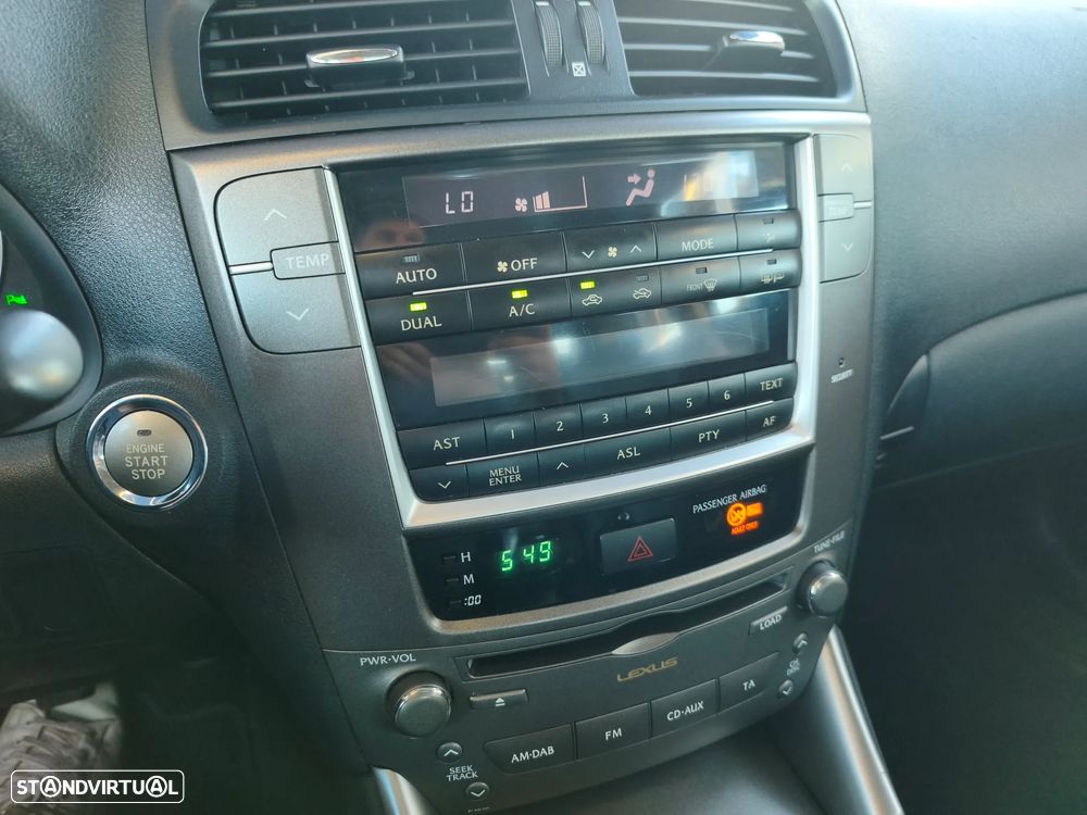 Lexus IS 220 d Luxury 2D - 37