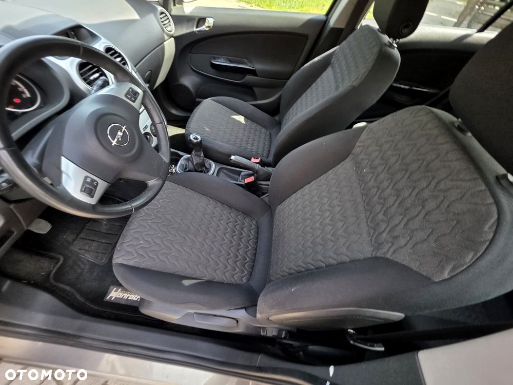 Opel Corsa 1.4 16V Active - 12