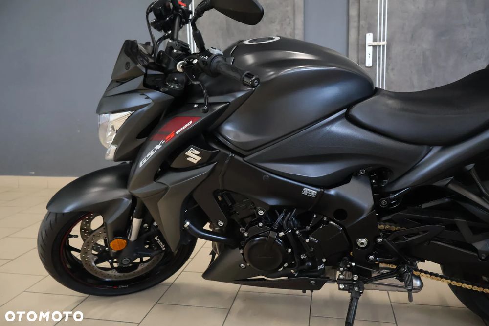 Suzuki GSX - 21