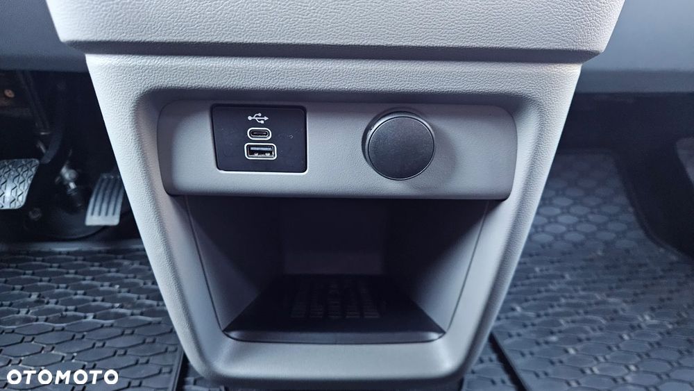 Ford Tourneo Custom - 25