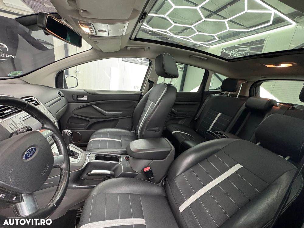 Ford Kuga 2.0 TDCi Powershift 4WD Titanium - 6