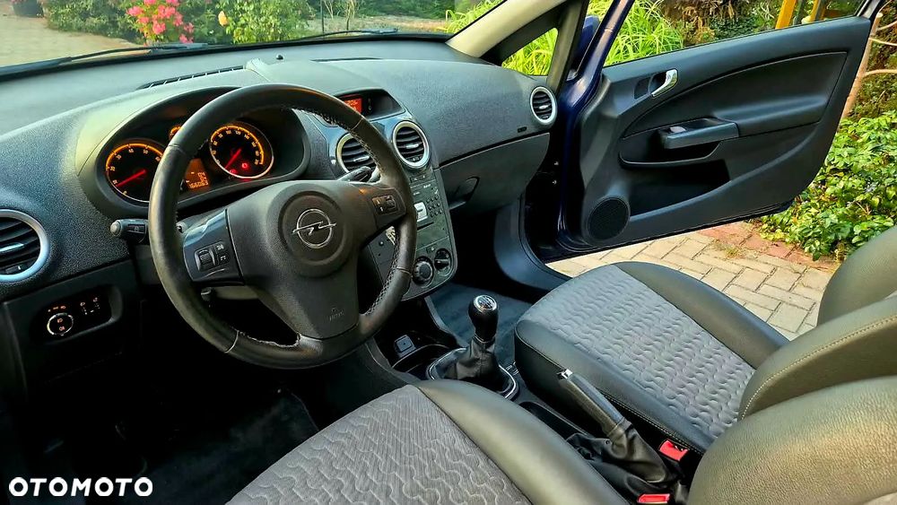 Opel Corsa 1.4 16V Cosmo - 7