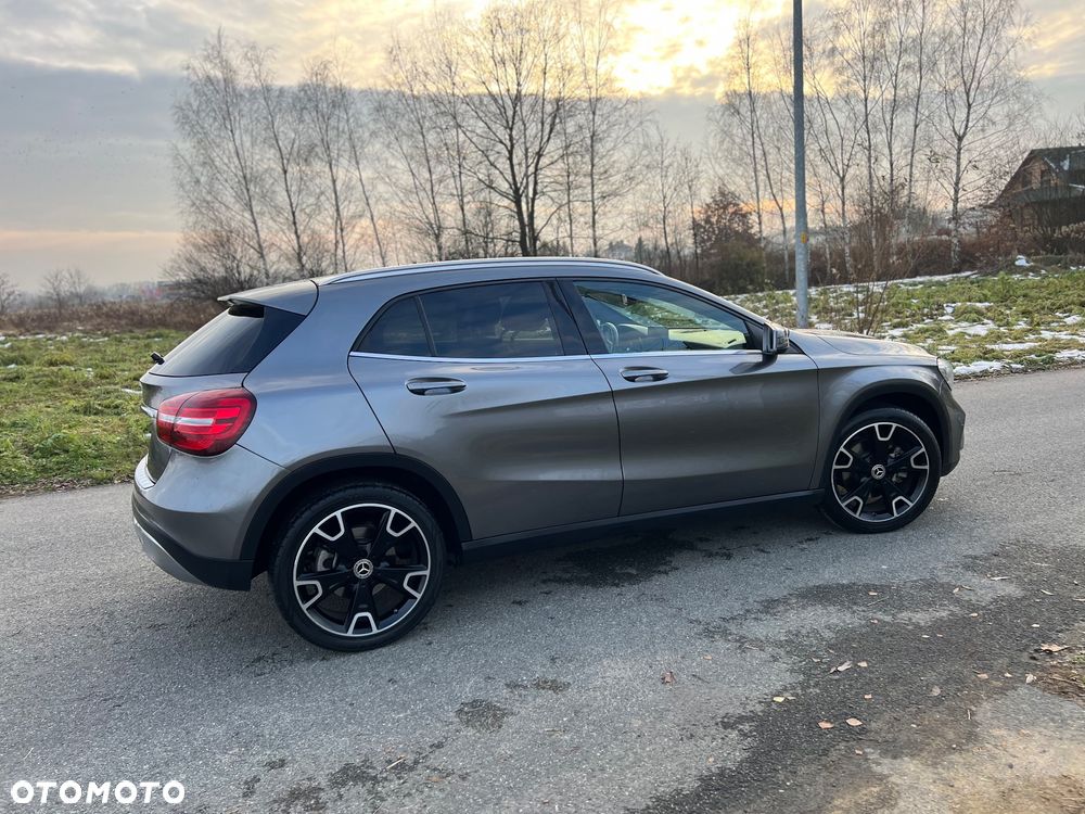 Mercedes-Benz GLA 250 7G-DCT AMG Line - 18