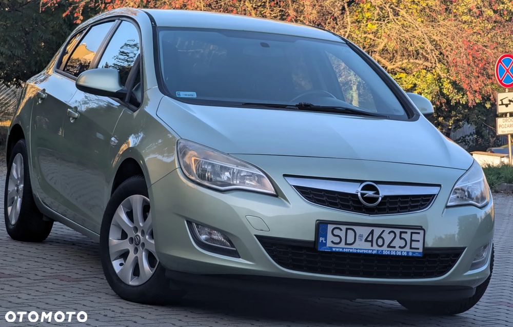 Opel Astra 2011 photo 3