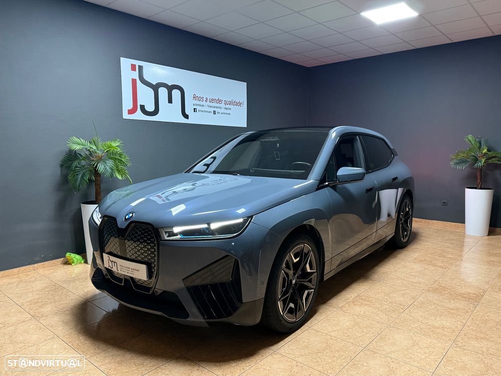 BMW iX xDrive 40 Pack Desportivo - 1