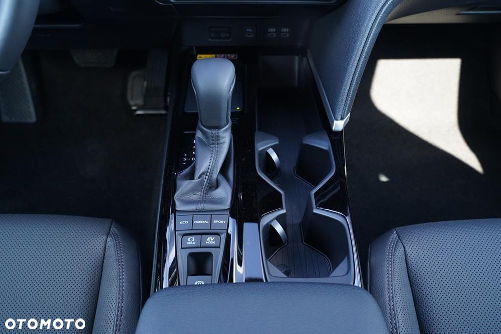 Toyota Camry 2.5 Hybrid Dynamic Force Comfort e-CVT - 27