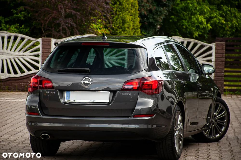 Opel Astra 1.6 Turbo Edition - 30