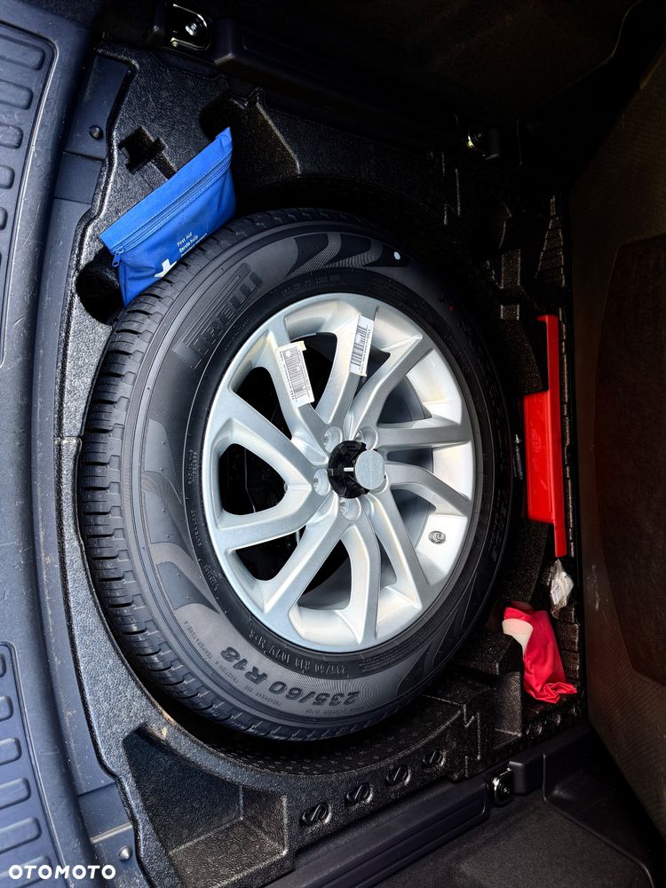 Land Rover Discovery Sport TD4 HSE Luxury - 28