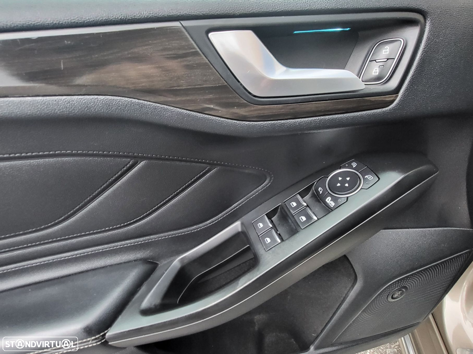 Ford Focus SW 1.5 TDCi EcoBlue Vignale - 12