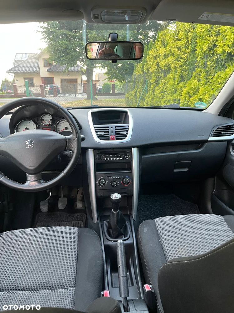Peugeot 207 1.4 - 18