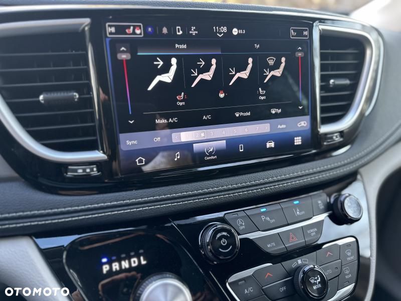Chrysler Pacifica - 11