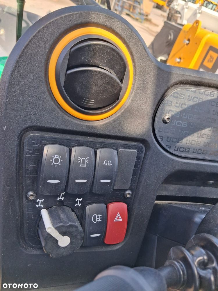 JCB 525-60 Agri Plus - 13