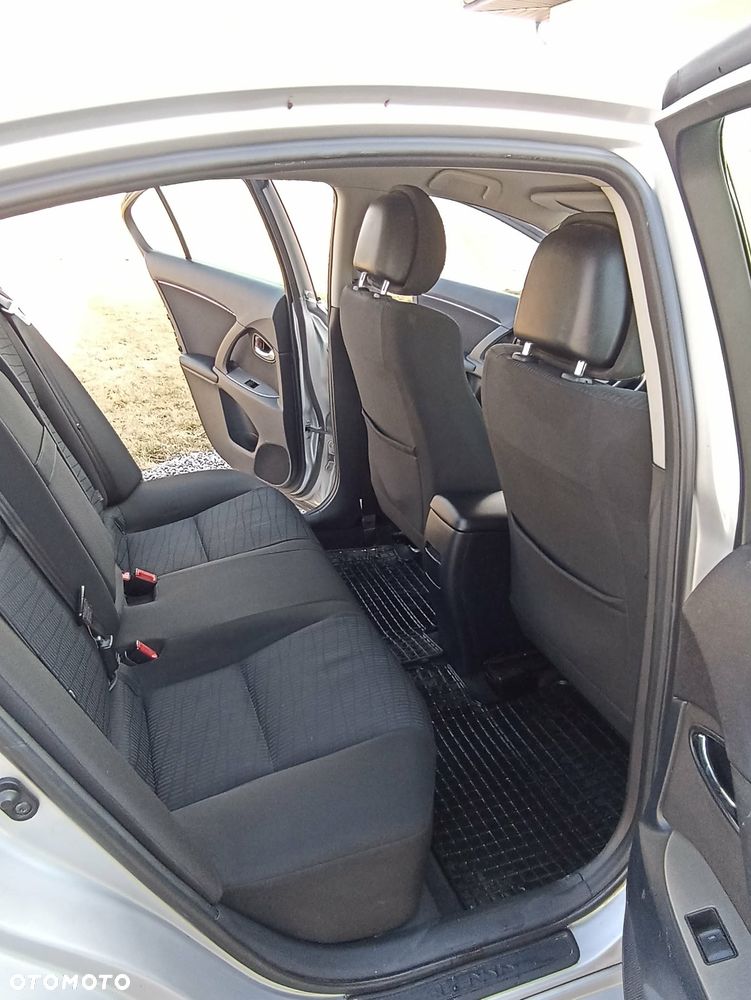 Toyota Avensis 2.0 D-4D - 13