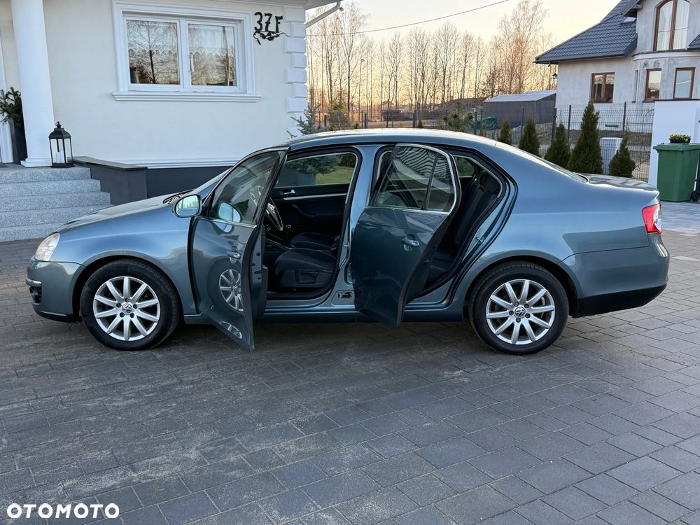 Volkswagen Jetta - 13