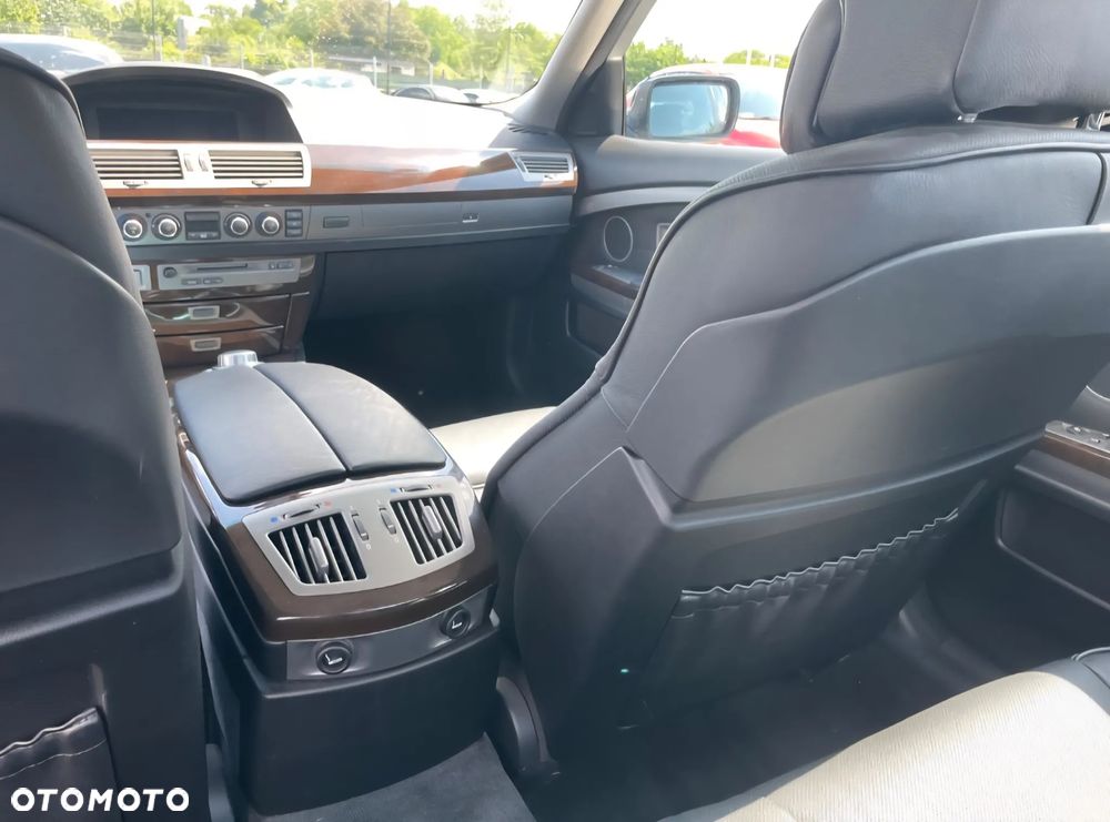 BMW Seria 7 750i - 15