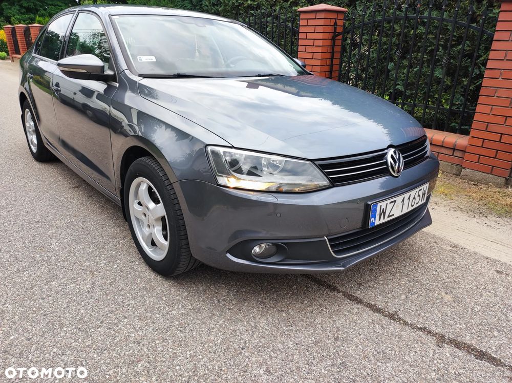 Volkswagen Jetta 2.0 TDI Highline DSG - 11