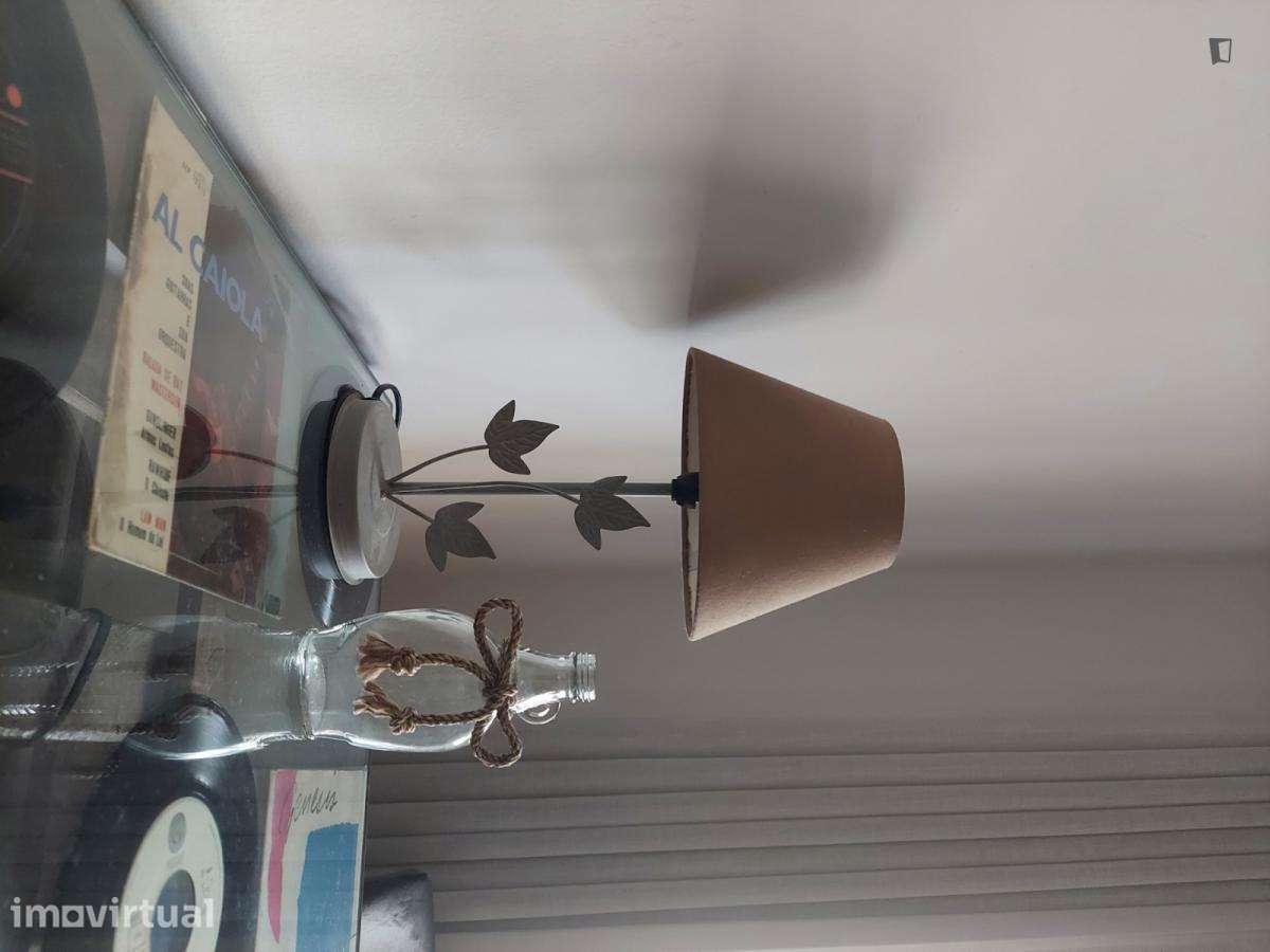 Quarto - localizado em Santa Marinha Porto - Grande imagem: 2/15
