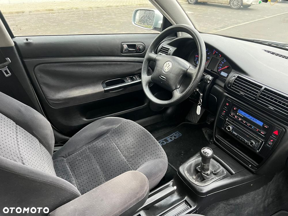 Volkswagen Passat 1.8T Trendline - 25