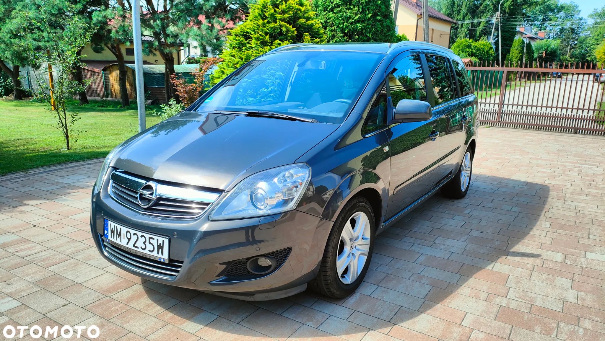 Opel Zafira 1.8 Cosmo - 1