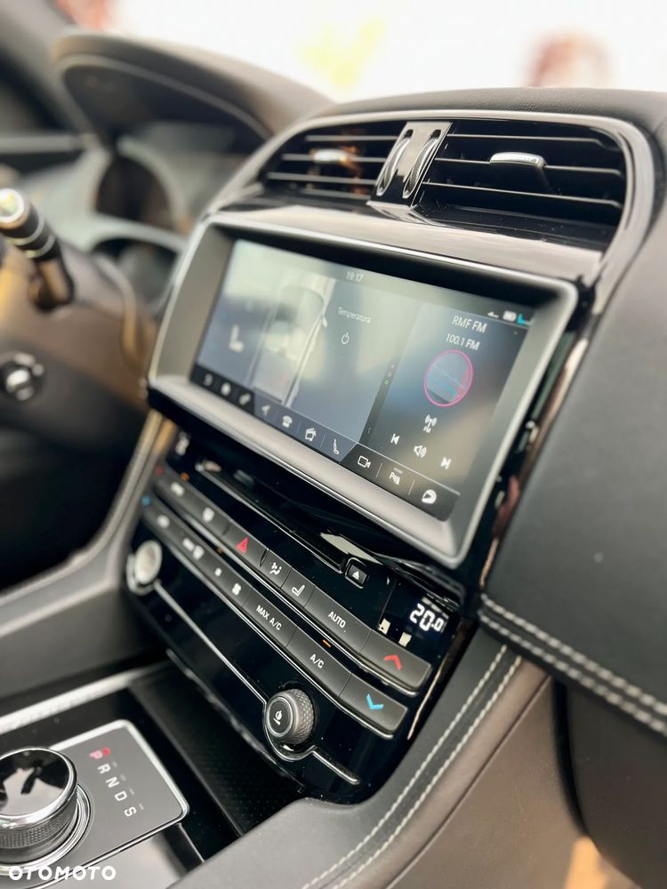 Jaguar F-Pace 3.0 V6 AWD S - 29