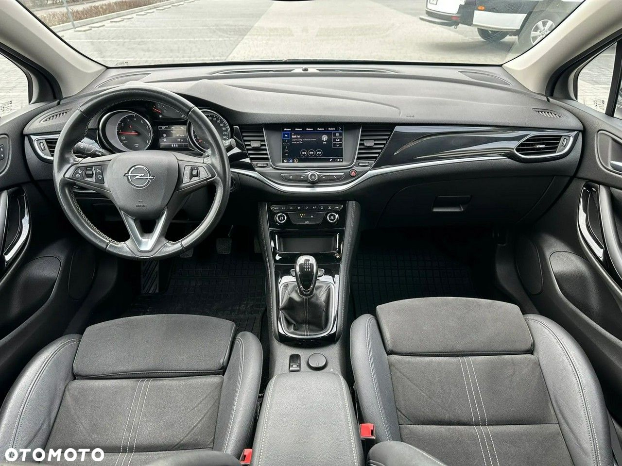 Opel Astra V 1.2 T Elegance S&S - 18