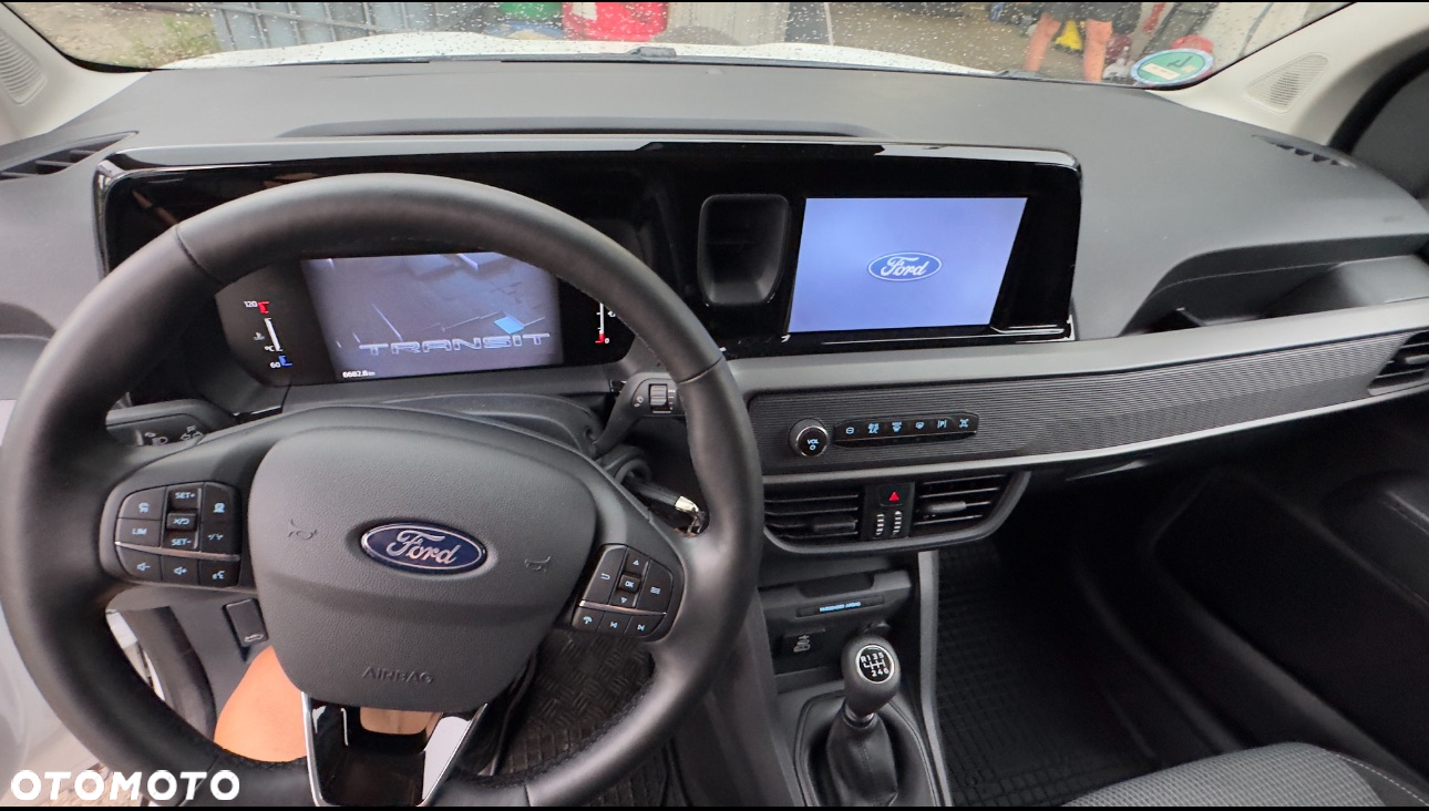 Ford Transit Courier - 11