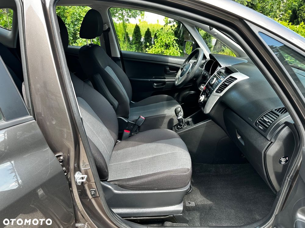 Kia Venga - 15
