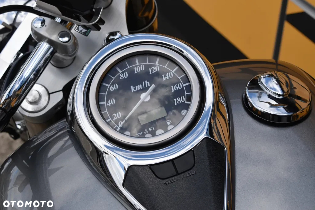 Suzuki Intruder - 22