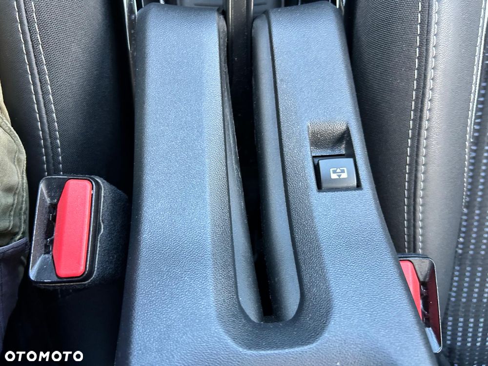 Peugeot 2008 1.2 Pure Tech GPF Allure S&S EAT6 - 36