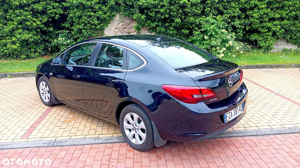 Opel Astra 1.6 Executive EU6 - 8