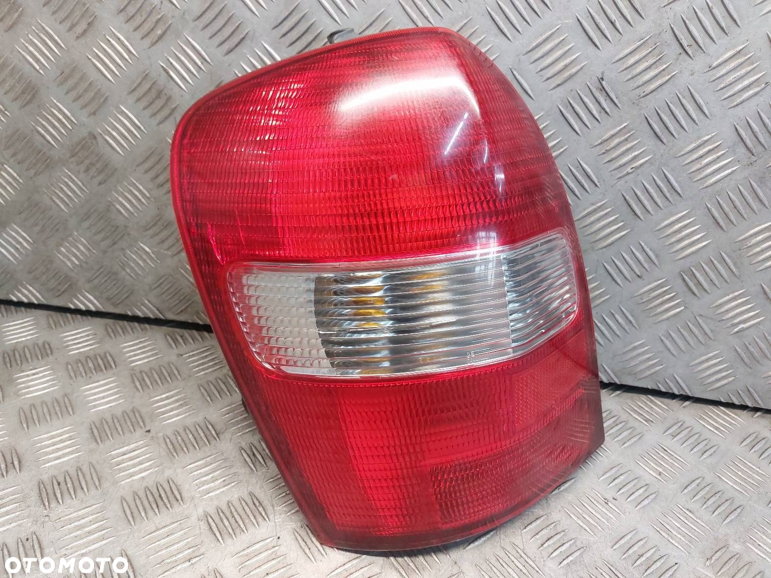 LAMPA PRAWY +  LEWY TYŁ MAZDA 323 BJ HATCHBACK HB - 5