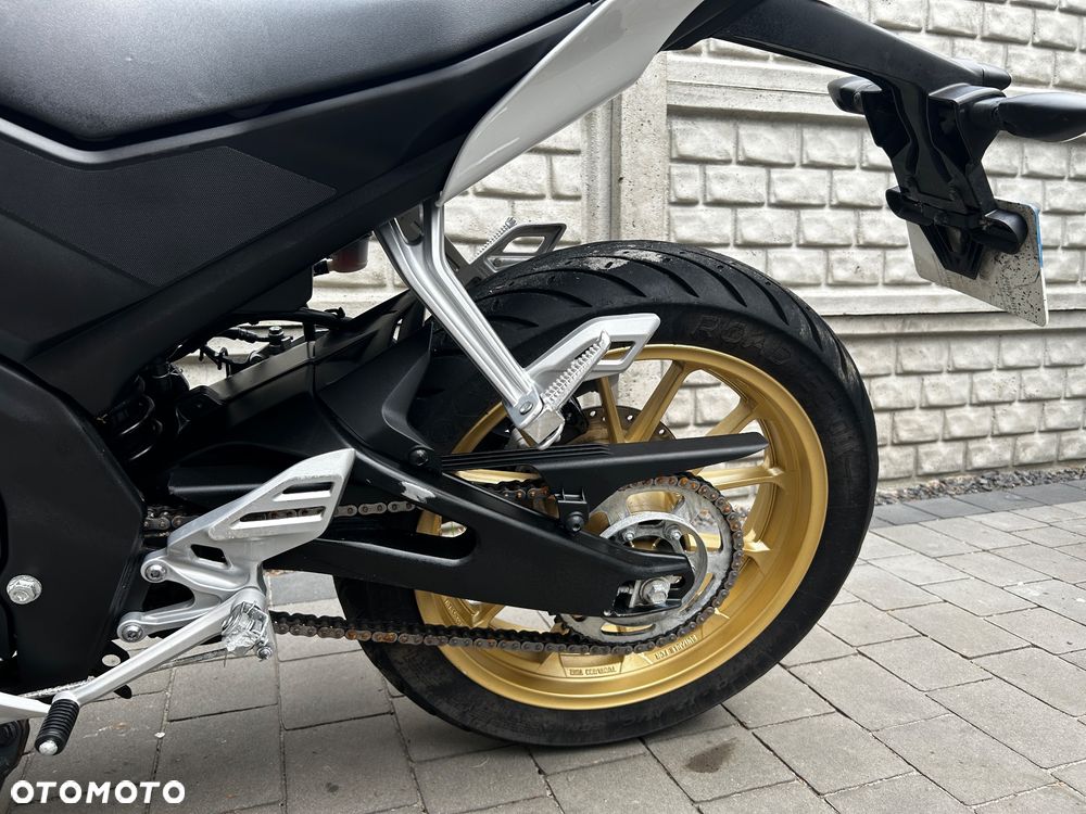 Yamaha YZF - 18