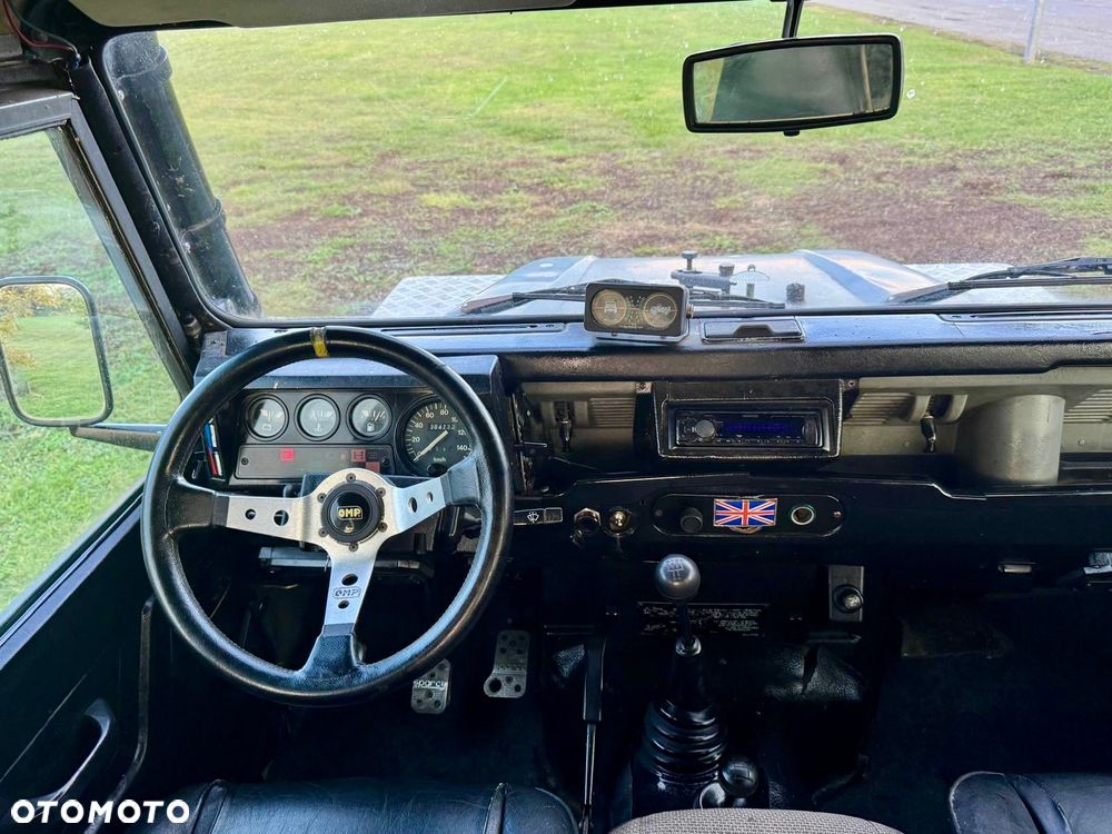 Land Rover Defender - 16
