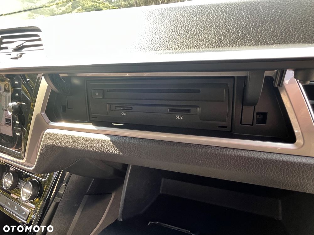 Volkswagen Touran 2.0 TDI SCR DSG Trendline - 32