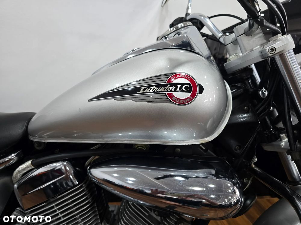 Suzuki Intruder - 16