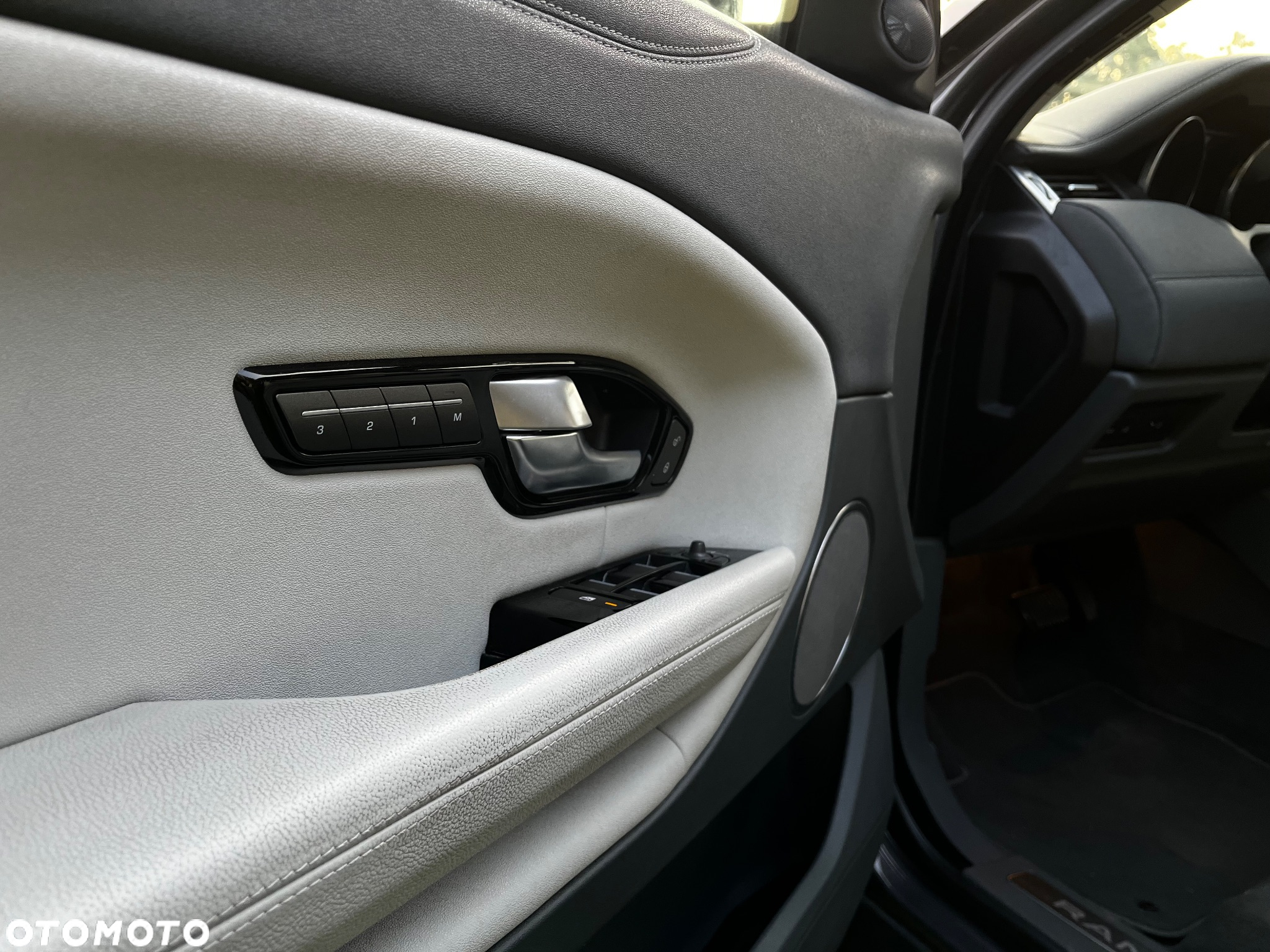 Land Rover Range Rover Evoque - 15