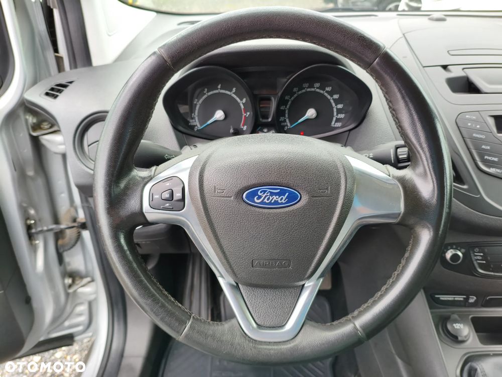 Ford Transit Courier - 26