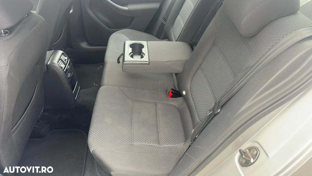 Volkswagen Jetta 1.6 TDI DSG Blue Motion Technology Comfortline - 22